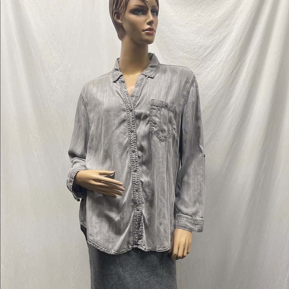 Grand & Green Women's Light Washed Grey Button-Up Shirt
